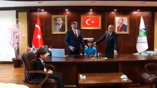 Bahçelievler Belediyesinde 23 Nisan töreni sırasında depreme yakalandılar