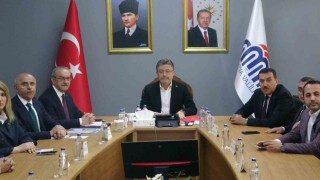 Bakan Yumaklı, zirai donun vurduğu Malatyada incelemelerde bulundu