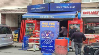 Bakırköyde tekel bayiye gelen hırsız bir şişe içkiyi çalıp kaçtı