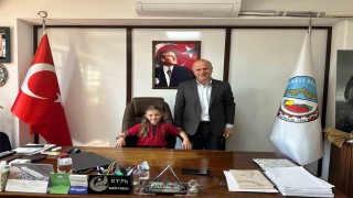 Balaban İlkokulu Öğrencisi Aysima Uğurlu, başkanlık koltuğuna oturdu