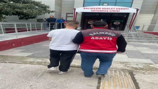 Balıkesirde hırsızlık suçundan aranan şahıs kaçtı, kovalamaca sonucu yakalandı