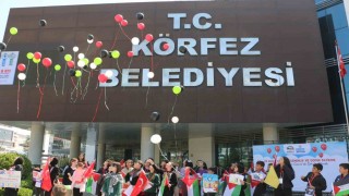 Balonlar Filistinli çocuklar için uçuruldu