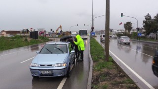 Bandırmada yağışlı hava kazayı beraberinde getirdi, otobüs taksiye çarptı, 2 yaralı