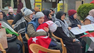 Bartında kanlı kefenle İsrail protestosu