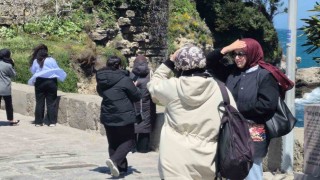 Bartında şiddetli fırtına turistlere zor anlar yaşattı