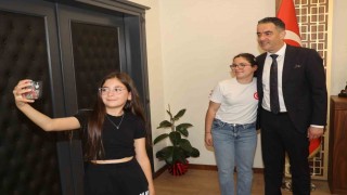 Başkan Arıcı makamını çocuklara emanet etti