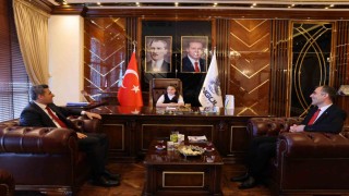 Başkan Arıkan koltuğunu minik Hacere devretti