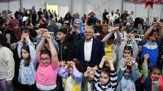 Başkan Büyükkılıç, Çocuk Kitap Fuarı ve Şenliğinde
