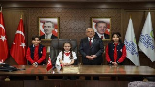 Başkan Güler, koltuğunu 6. sınıf öğrencisine devretti