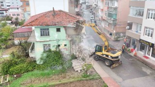Başkan Kurnaz: Vatandaşlarımızın huzuru için metruk binaların yıkımını gerçekleştiriyoruz