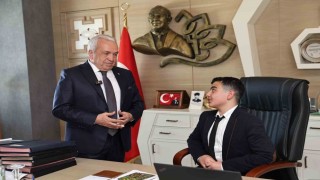 Başkan Şadi Özdemir makamını çocuklara devretti