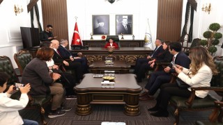Başkan Uzun, makamını çocuk başkana devretti