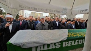 Başkan Yalçının hayatını kaybeden annesi son yolculuğuna uğurlandı