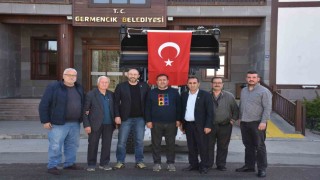 Başkan Zencirci, iptal olan deve güreşinin bağışlarıyla belediyeye kepçe kazandırdı