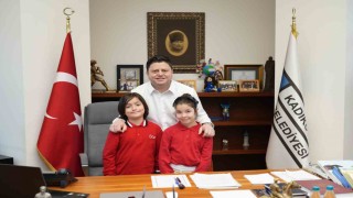 Başkanlık koltuğu çocuklara emanet