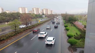 Başkentte etkisini gösteren yağış trafiğe neden oldu
