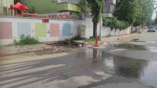Batmanda su patlağı mahalleyi gölete çevirdi