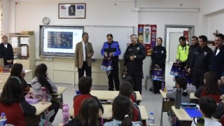 Bayburt polisinden öğrencilere 23 Nisan sürprizi