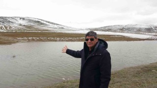 Bayburtta kar ve kar suları altında kalan tarlalarda göller oluştu