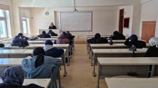 Bayburtta lise ve üniversite öğrencilerine yönelik umre ödüllü bilgi yarışması sınavı yapıldı