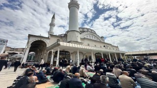 Bayram sonrası cuma namazı, yoğun katılımla kılındı