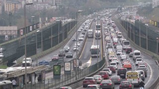 Bayramın üçüncü gününde İstanbulda trafik yoğunluğu yaşanıyor