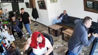 Berberde deprem paniği: Traşı bırakıp kaçtılar