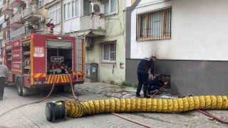 Beş katlı apartmanda yangın paniği: Mahsur kalan vatandaşları itfaiye kurtardı
