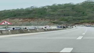 Beton bariyerlere çarpan motosiklet sürücüsü hayatını kaybetti