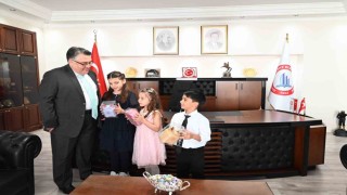 BEUN Rektörü Özölçer, 23 Nisanda makamını miniklere devretti