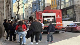 Beyoğlunda iş merkezinde yangın