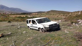 Bilecikte kontrolden çıkan otomobil şarampole yuvarlandı: 2 yaralı
