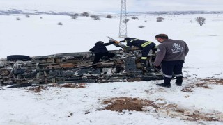 Bingölde hasta taşıyan ambulans kaza yaptı: 5 yaralı