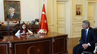 Bir günlüğüne vali olan çocuk kuraklığa dikkat çekti