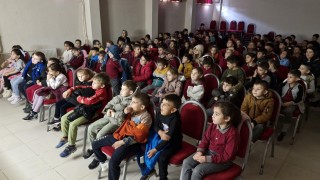 Bir Hikaye Bin Neşe şehrin dört bir yanındaki çocuklara mutluluk götürüyor