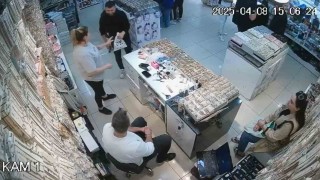Bir poşet dolusu altını, sahiplerine teslim etti