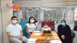 Böbrek nakli olan çocuklar hekimleriyle bir araya geldi