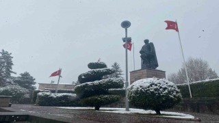 Bolu nisan ayında beyaza büründü