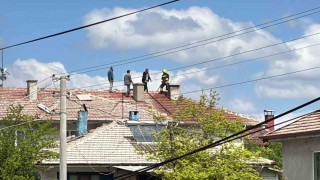 Boluda 3 katlı evde çıkan baca yangını söndürüldü