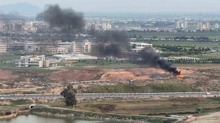 Boş arazi çöp yuvası oldu, bir de yakılmaya başlandı