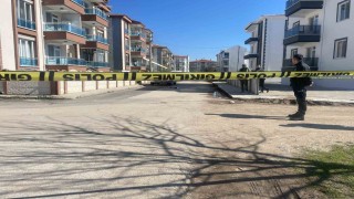 Boşanma aşamasındaki karısını sokak ortasında öldürdü