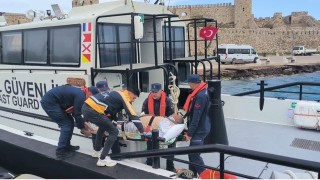 Bozcaadada solunum yetmezliği çeken hastanın tıbbi tahliyesi Sahil Güvenlik ekiplerince gerçekleştirildi
