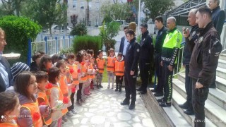Bozdoğanda polis ekipleri minikleri ağırladı