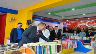 BŞEÜden lise öğrencilerine 236 adet kitap hediye edildi