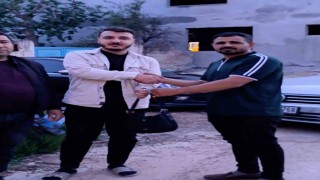 Bulduğu para ve ziynet dolu çantayı sahibine teslim etti