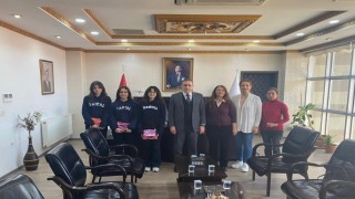 Burhaniye de Kaymakam Memiş, dereceye giren öğrencileri ödüllendirdi