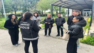 Bursa Narkotik polisi 4 günde 4 bin genci uyardı