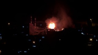 Bursada alevler geceyi aydınlattı... 2 katlı evde çıkan yangın, bitişiğindeki 2 eve daha sıçradı