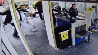 Bursada aranması olan şahıs tatil dönüşü sürprizle karşılandı: Doğukan gel. Asayiş Polisi