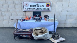 Bursada kaçak kazı yapan 4 kişi suçüstü yakalandı